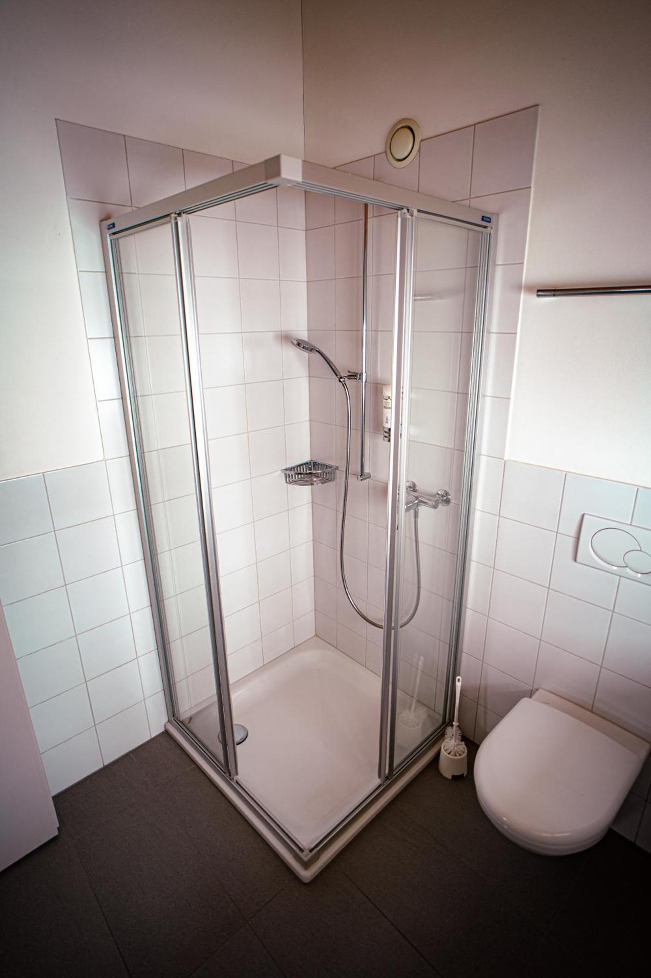Comfort Triple Room Shower